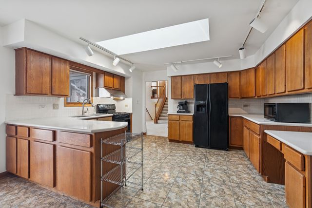 16113 Lake Villa Avenue, Tinley Park, IL 60477