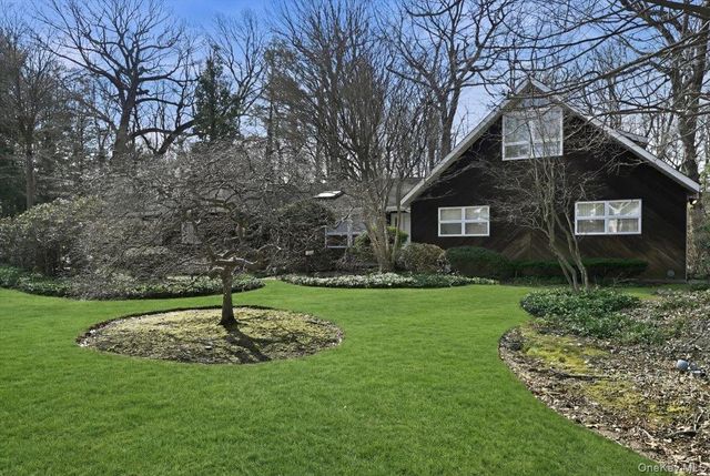 85 Hickory Drive, East Hills, NY 11576