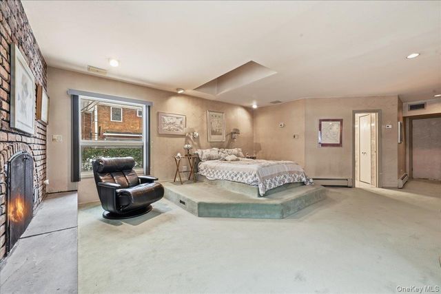 85 Hickory Drive, East Hills, NY 11576