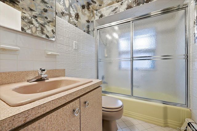 85 Hickory Drive, East Hills, NY 11576