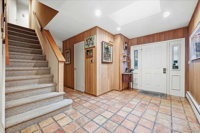 85 Hickory Drive, East Hills, NY 11576