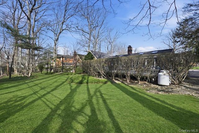 85 Hickory Drive, East Hills, NY 11576