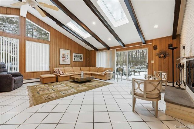 85 Hickory Drive, East Hills, NY 11576