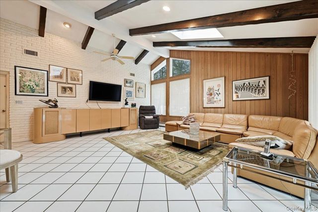 85 Hickory Drive, East Hills, NY 11576