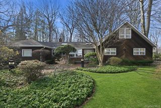 85 Hickory Drive, East Hills, NY 11576
