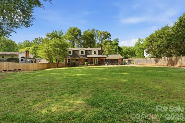 6824 April Lane, Charlotte, NC 28215