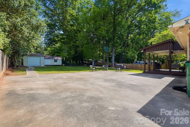 6824 April Lane, Charlotte, NC 28215