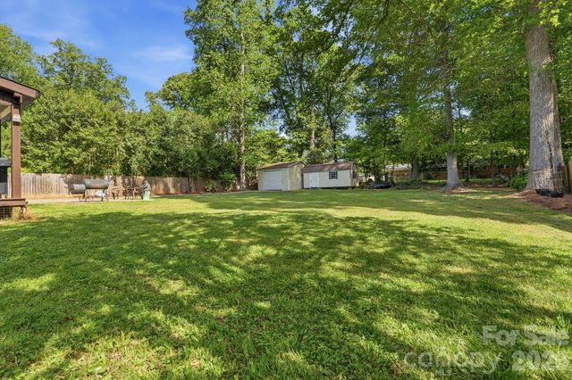 6824 April Lane, Charlotte, NC 28215