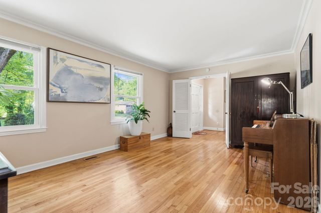 6824 April Lane, Charlotte, NC 28215