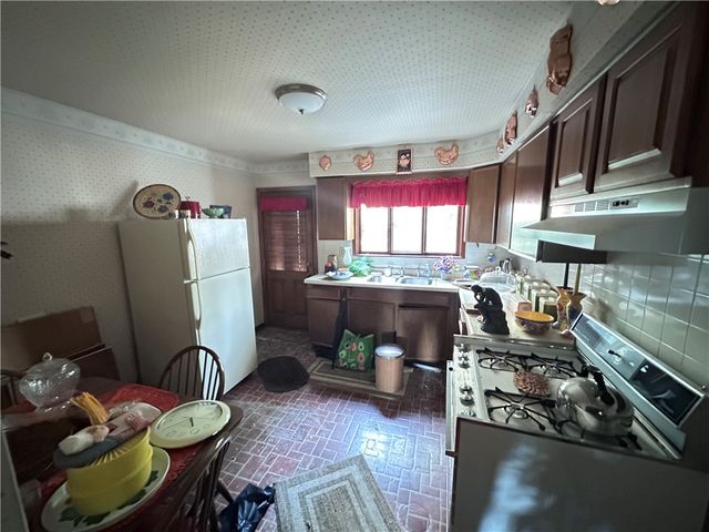 5323 Broad St, Garfield, PA 15224