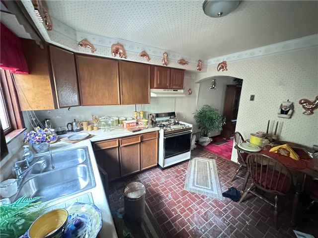 5323 Broad St, Garfield, PA 15224