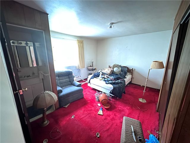 5323 Broad St, Garfield, PA 15224