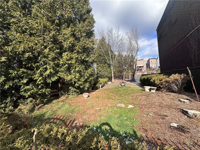 5323 Broad St, Garfield, PA 15224