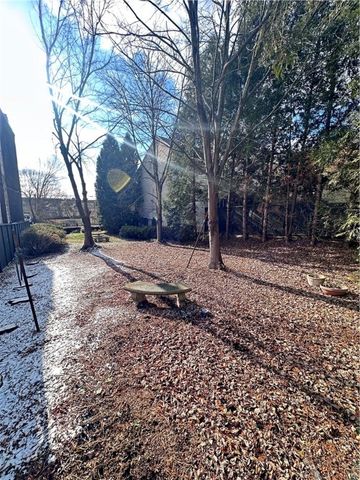 5323 Broad St, Garfield, PA 15224