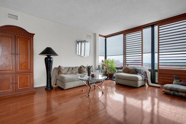 155 W Main Street, 1405, Columbus, OH 43215