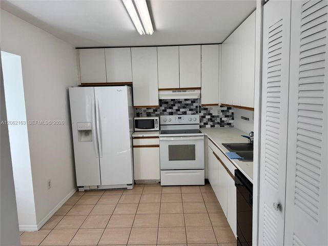 14700 SW 139th Ave 4-40, Miami, FL 33186
