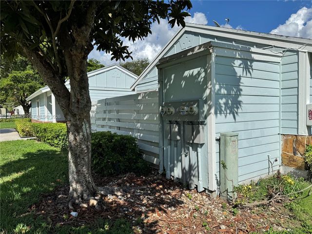 14700 SW 139th Ave 4-40, Miami, FL 33186