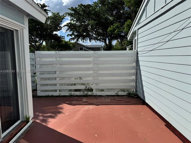 14700 SW 139th Ave 4-40, Miami, FL 33186
