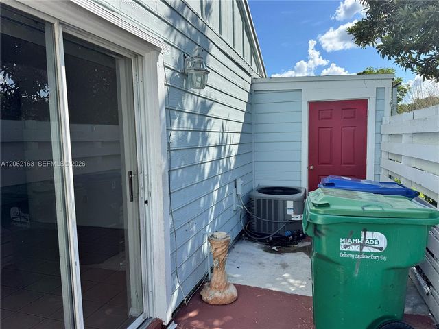 14700 SW 139th Ave 4-40, Miami, FL 33186