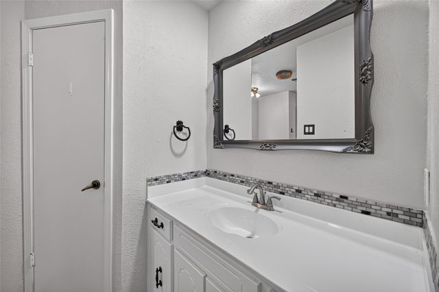 7217 Timberlane Drive, North Richland Hills, TX 76182