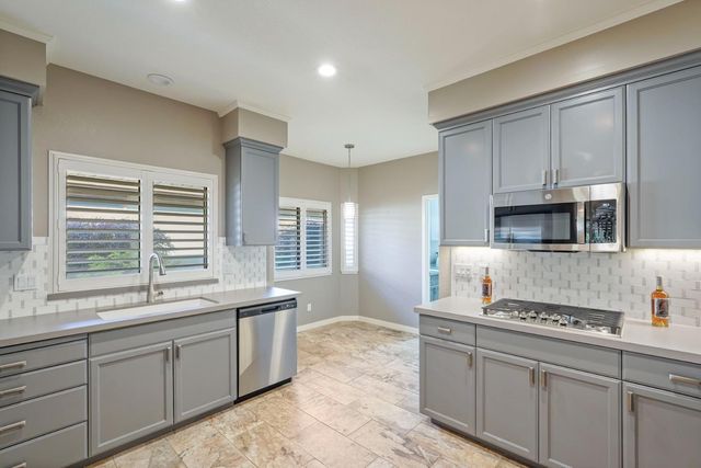 2486 Central Park Dr, Lodi, CA 95242