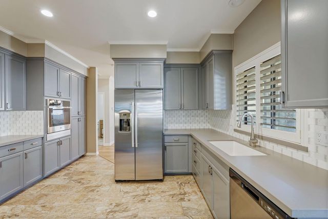 2486 Central Park Dr, Lodi, CA 95242