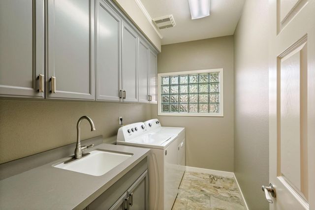 2486 Central Park Dr, Lodi, CA 95242