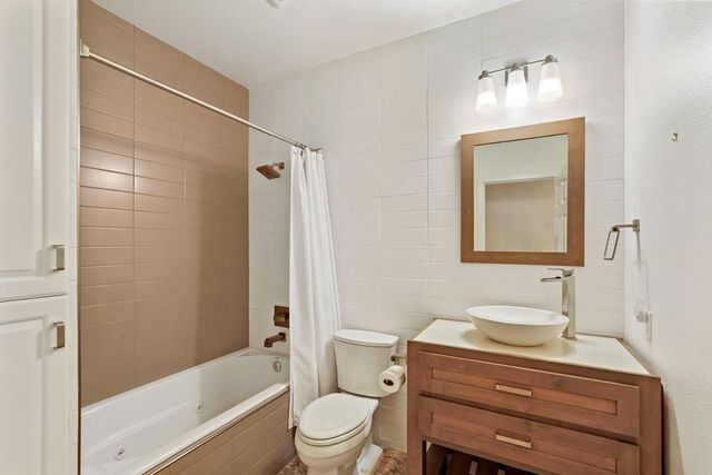 2486 Central Park Dr, Lodi, CA 95242