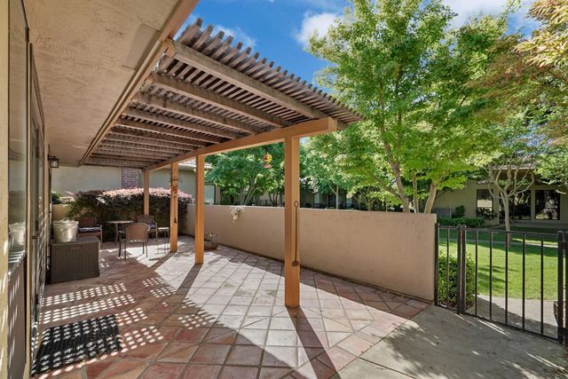 2486 Central Park Dr, Lodi, CA 95242