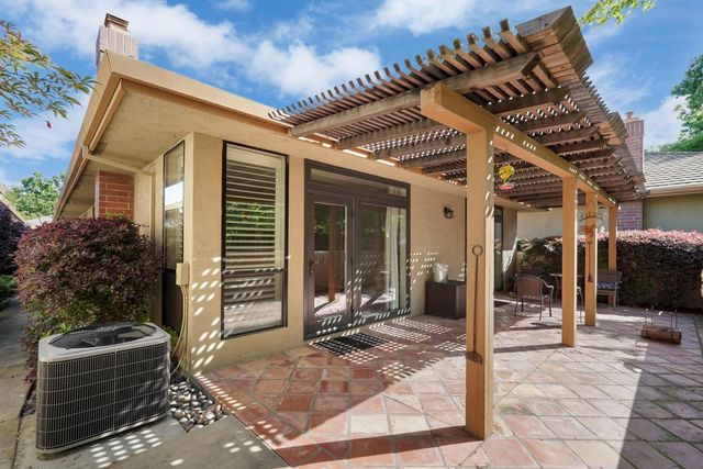 2486 Central Park Dr, Lodi, CA 95242
