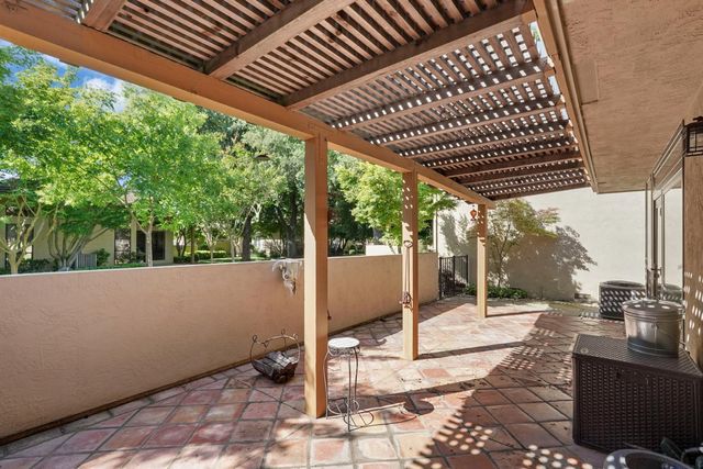 2486 Central Park Dr, Lodi, CA 95242