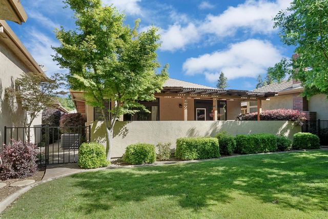 2486 Central Park Dr, Lodi, CA 95242