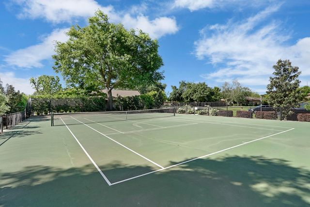 2486 Central Park Dr, Lodi, CA 95242