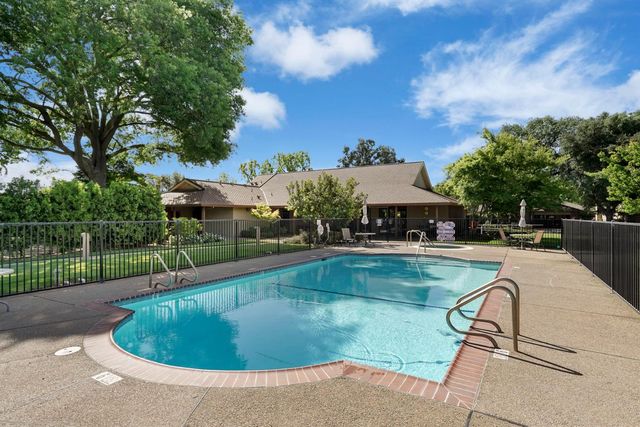 2486 Central Park Dr, Lodi, CA 95242