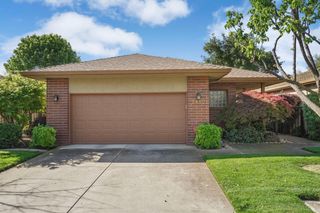 2486 Central Park Dr, Lodi, CA 95242