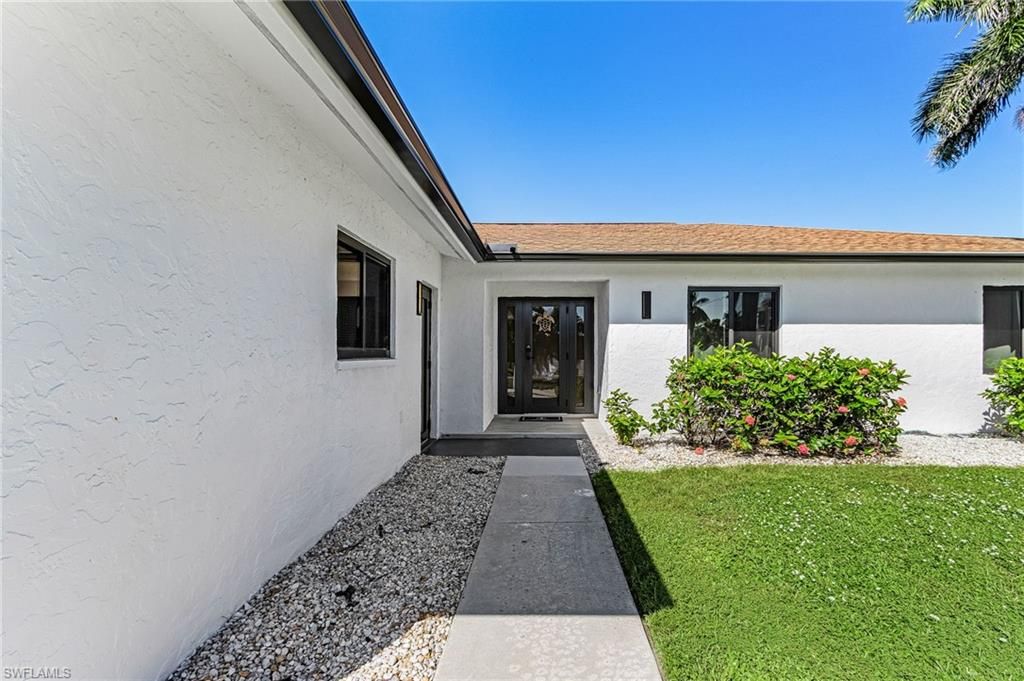 121 JAMAICA DR, NAPLES, FL 34113 — photo 3