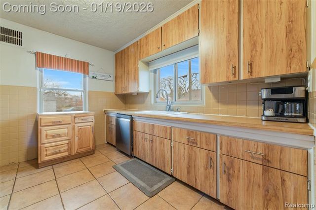 26690 Fernwood Street, Roseville, MI 48066