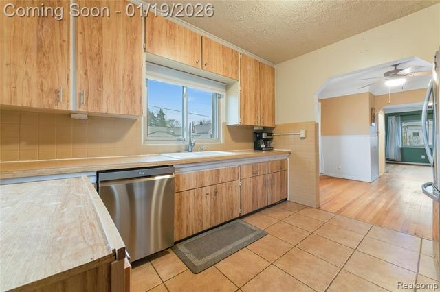 26690 Fernwood Street, Roseville, MI 48066