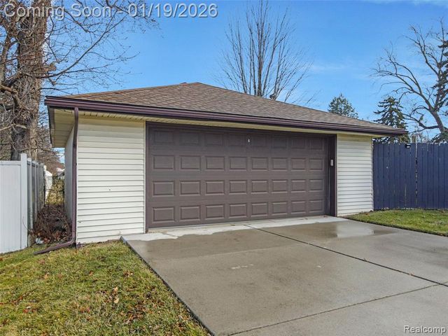 26690 Fernwood Street, Roseville, MI 48066