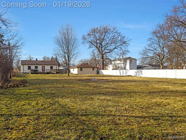 26690 Fernwood Street, Roseville, MI 48066