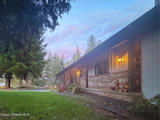 1996 E Lancaster RD, Hayden, ID 83835