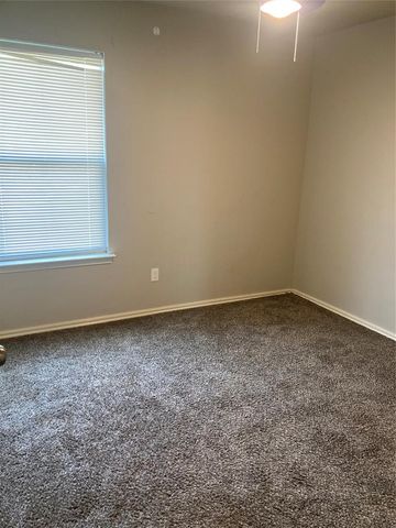 1004 Claystone Way, Noble, OK 73068