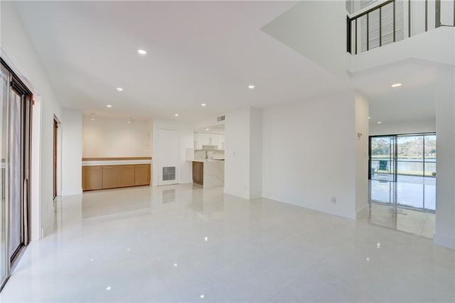 103 St Andrews Road, Hollywood, FL 33021
