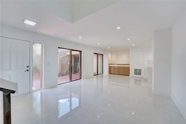 103 St Andrews Road, Hollywood, FL 33021