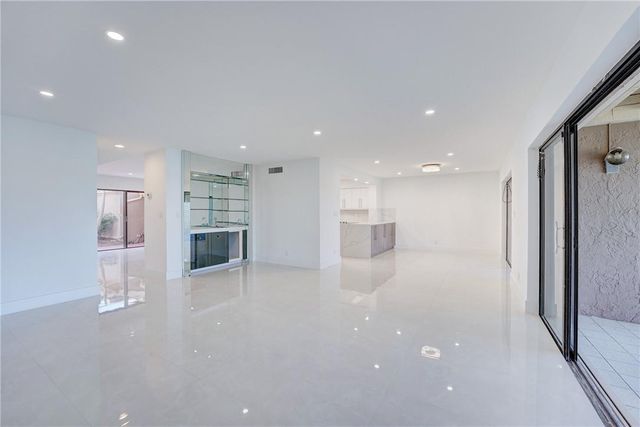 103 St Andrews Road, Hollywood, FL 33021
