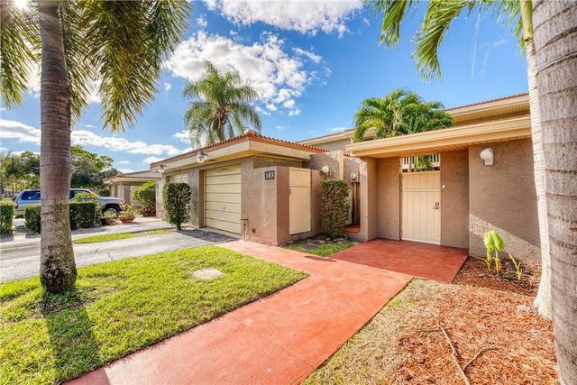 103 St Andrews Road, Hollywood, FL 33021
