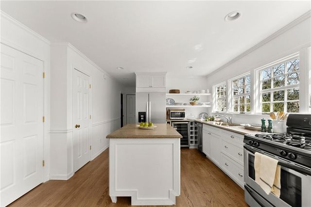 6135 White Oak Drive, Flowery Branch, GA 30542