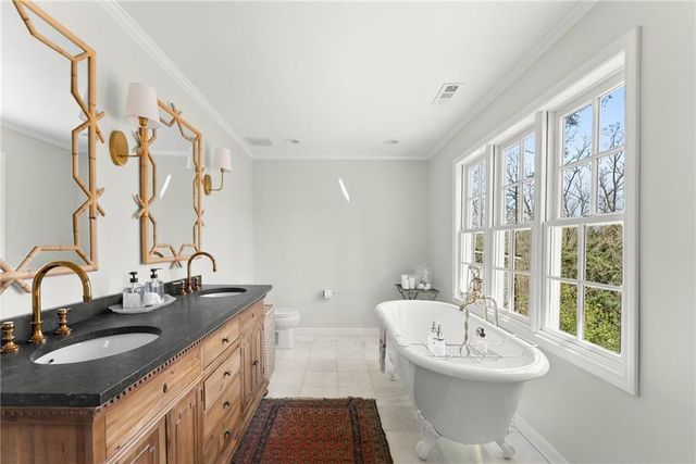 6135 White Oak Drive, Flowery Branch, GA 30542