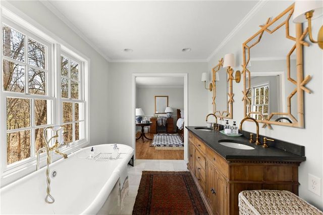 6135 White Oak Drive, Flowery Branch, GA 30542