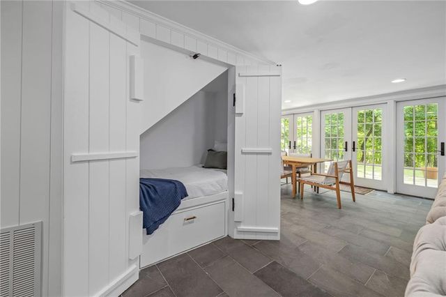 6135 White Oak Drive, Flowery Branch, GA 30542